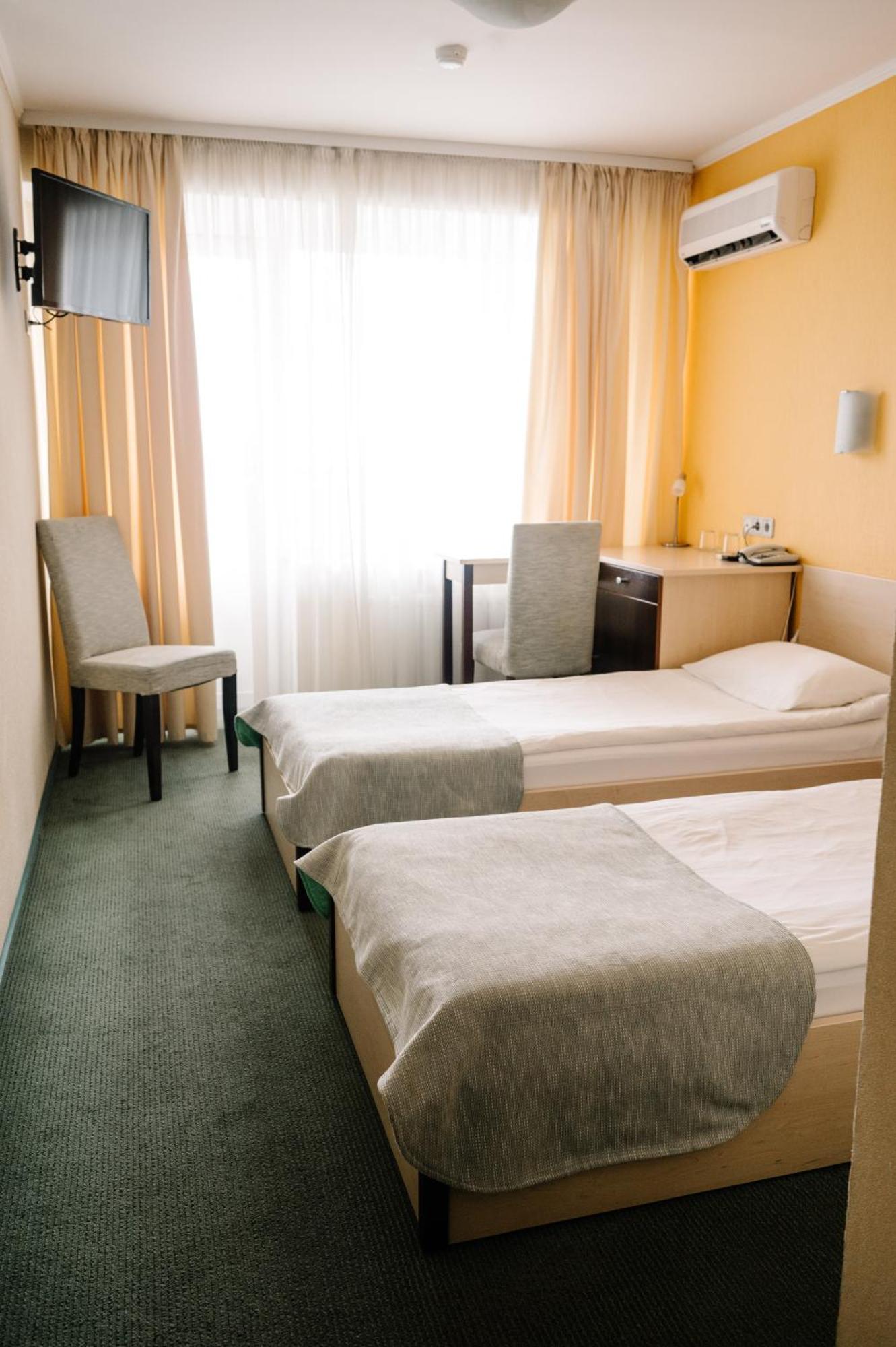 7 Days Hotel Kamyanets-Podilskyi Eksteriør billede