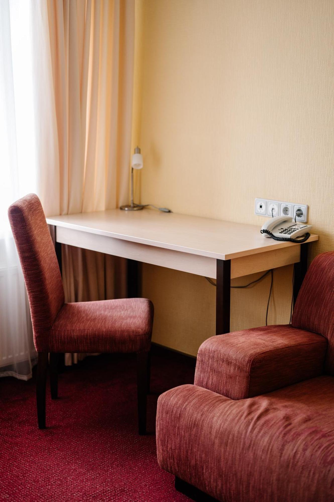 7 Days Hotel Kamyanets-Podilskyi Eksteriør billede