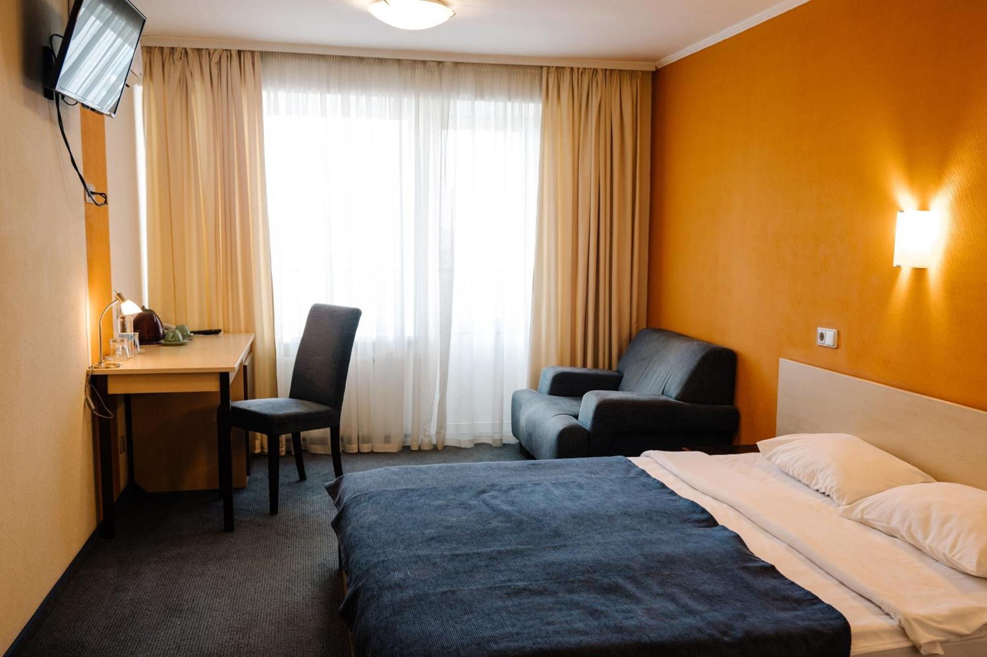 7 Days Hotel Kamyanets-Podilskyi Eksteriør billede
