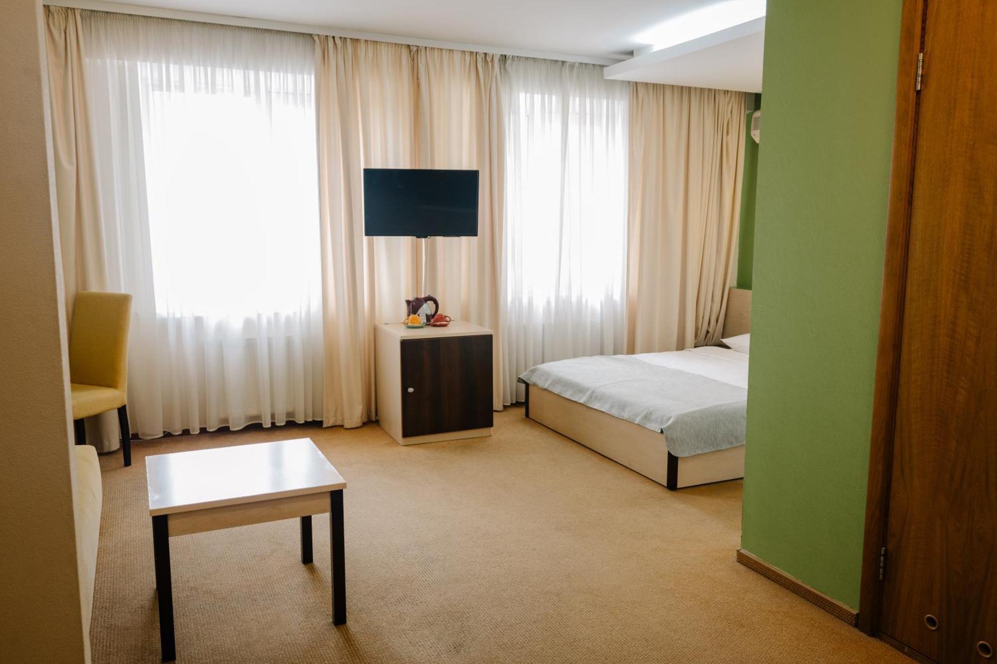 7 Days Hotel Kamyanets-Podilskyi Eksteriør billede