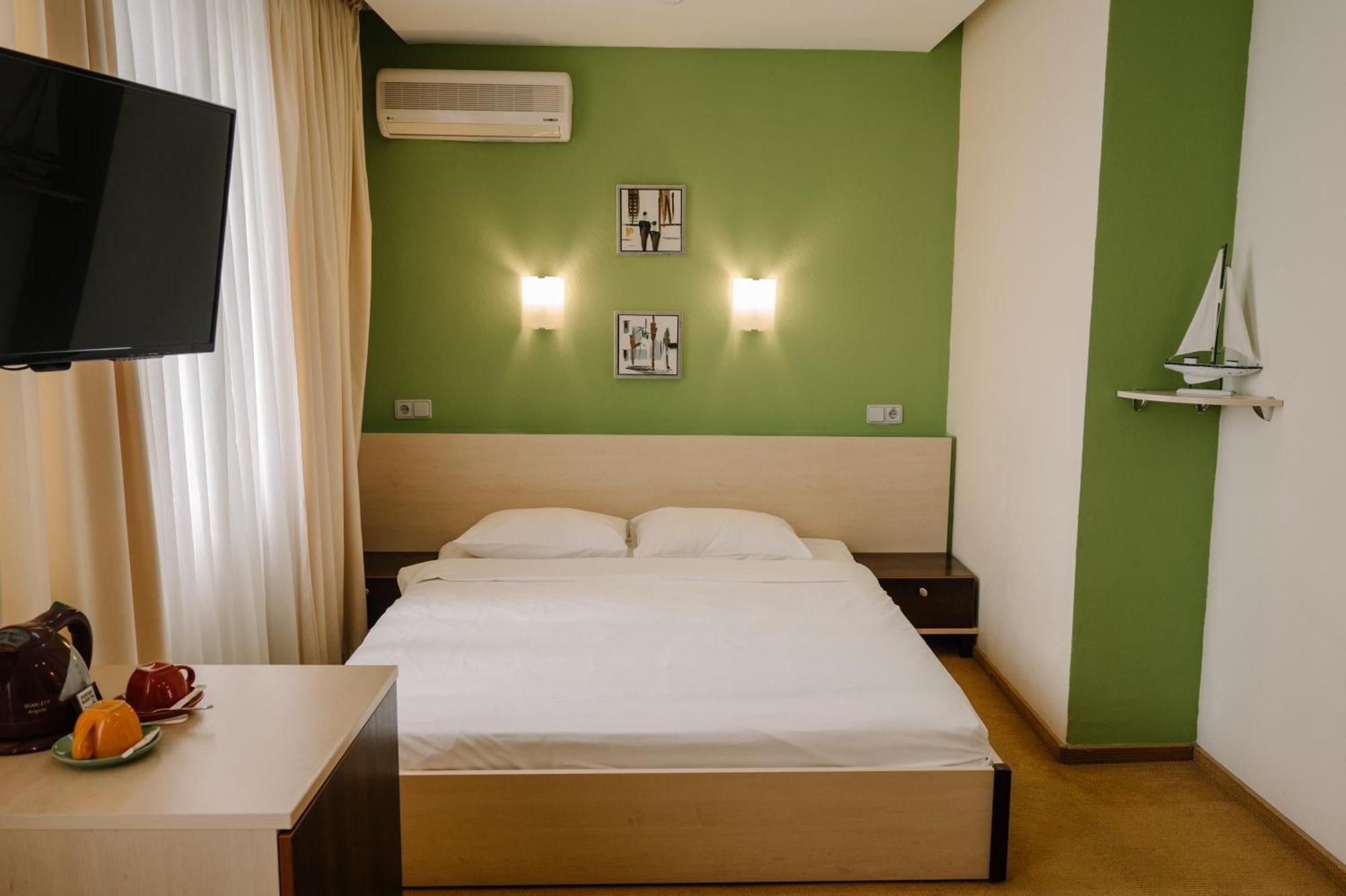 7 Days Hotel Kamyanets-Podilskyi Eksteriør billede