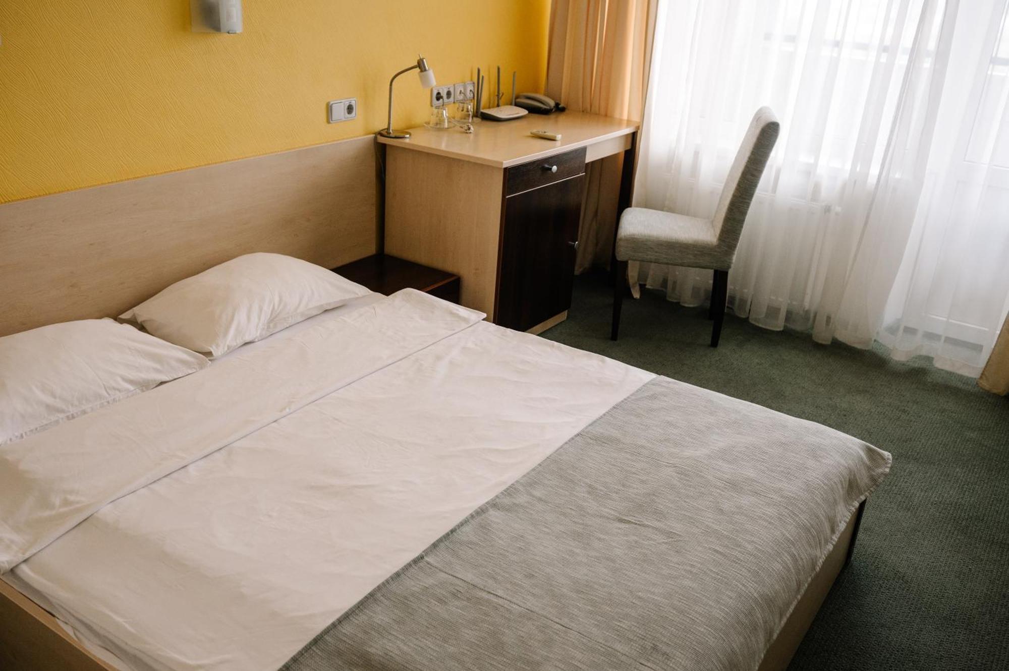 7 Days Hotel Kamyanets-Podilskyi Eksteriør billede
