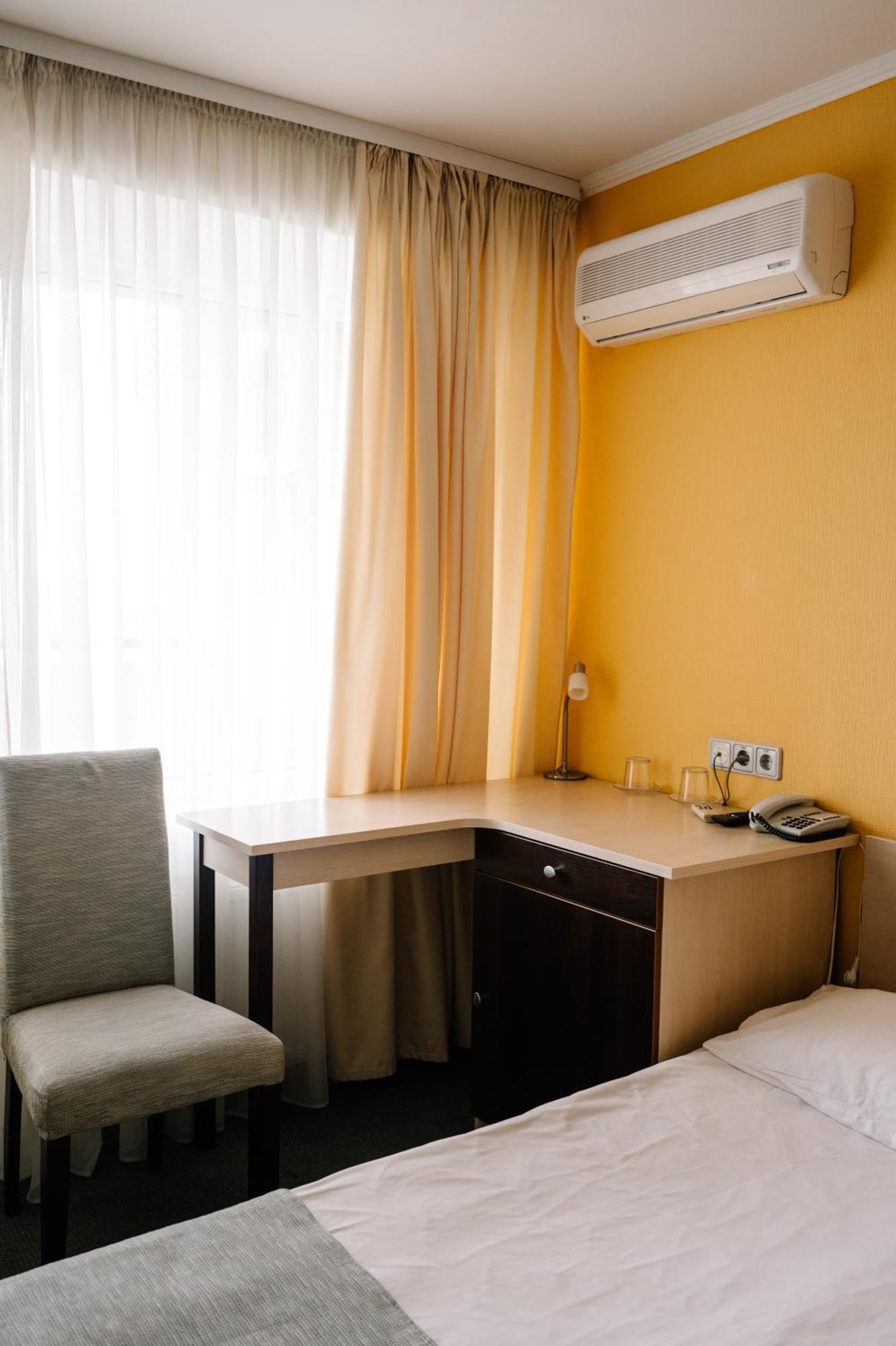 7 Days Hotel Kamyanets-Podilskyi Eksteriør billede