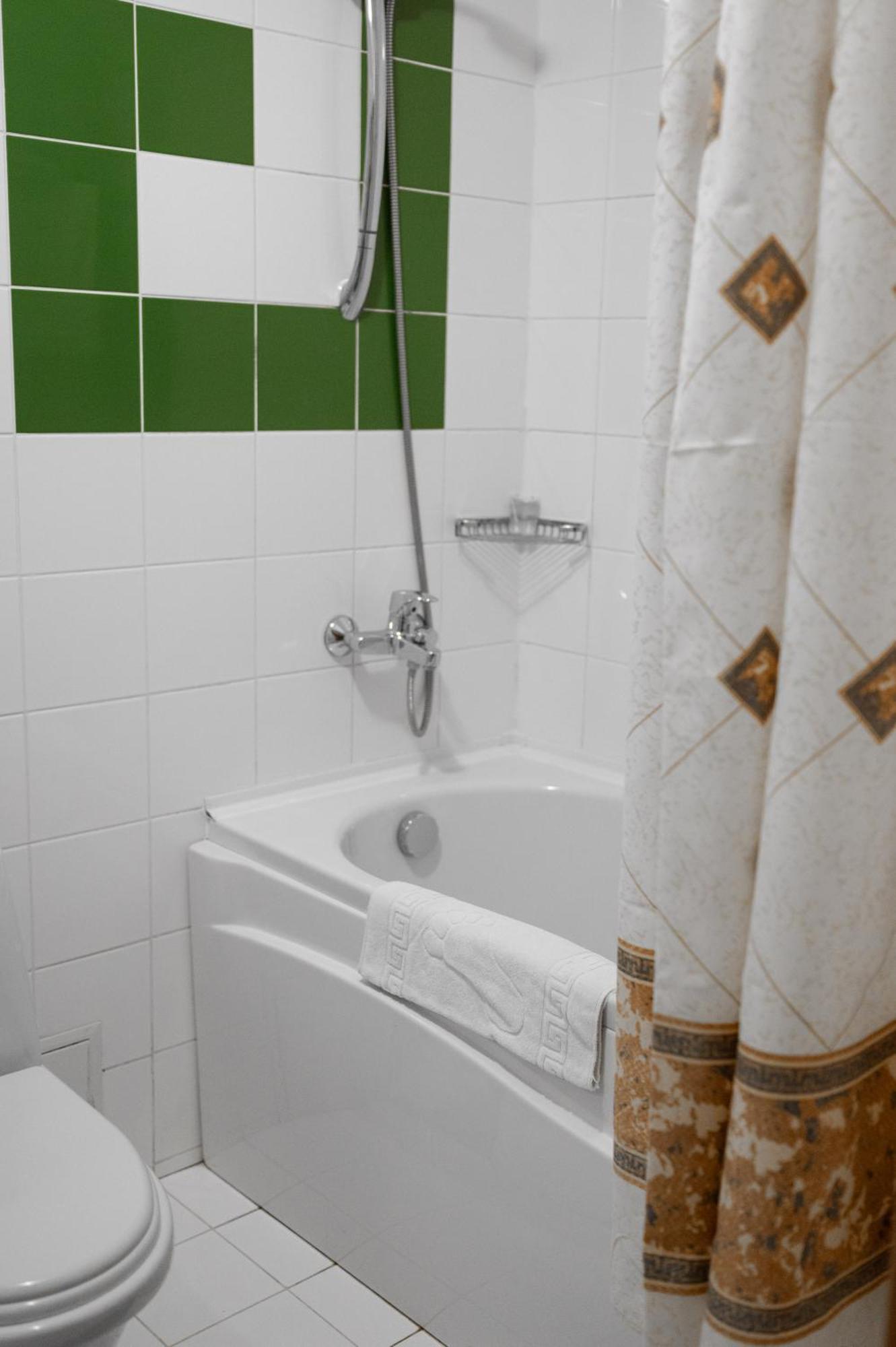 7 Days Hotel Kamyanets-Podilskyi Eksteriør billede