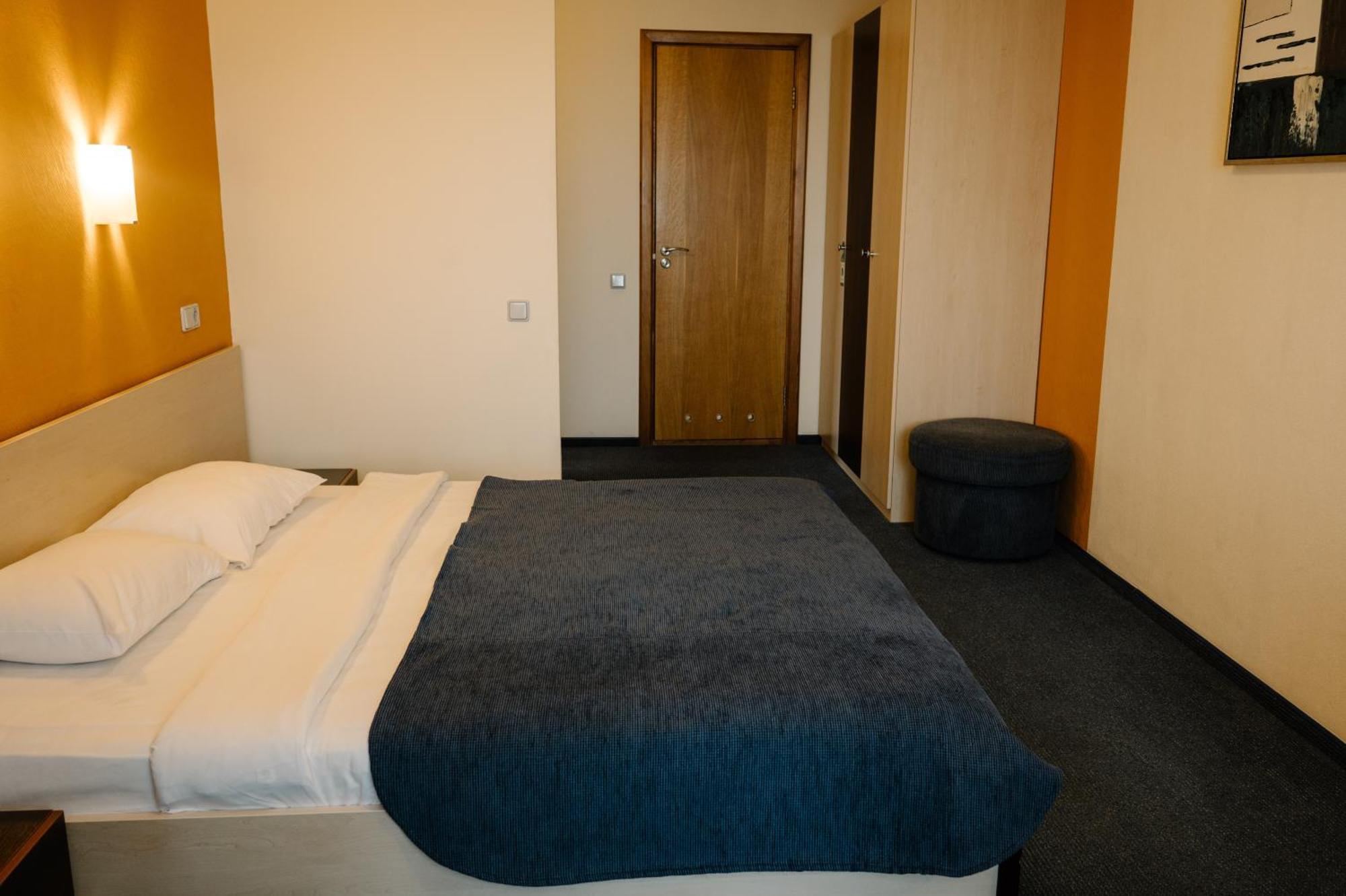 7 Days Hotel Kamyanets-Podilskyi Eksteriør billede